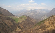 31 Scendendo dalla sterrata di Sussia, panorama verso la Valle Brembana...